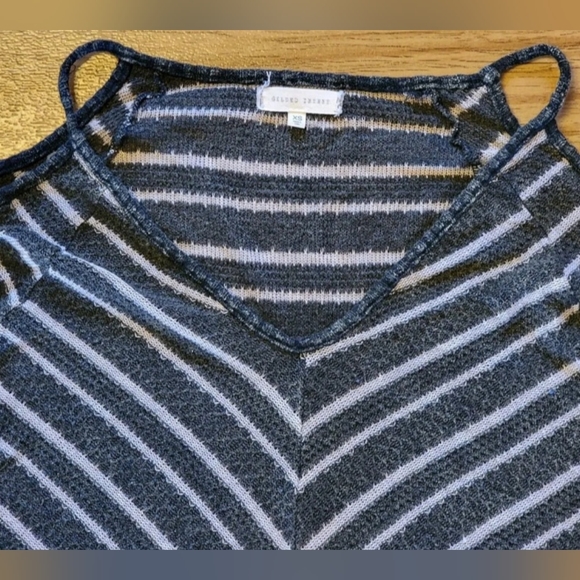GILDED INTENT, BUCKLE, Cold Shoulder Striped Tunic Sweater Top, XS, BARELY WORN! - Picture 13 of 16